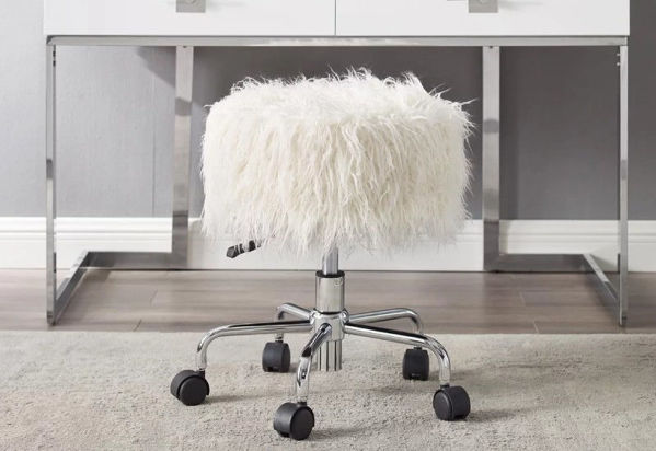 WHITE FUR DESK CHAIR